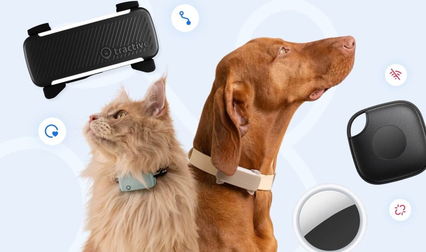zwarte Tractive tracker, kat en hond, AirTag en Tile bluetooth tracker op roze achtergrond