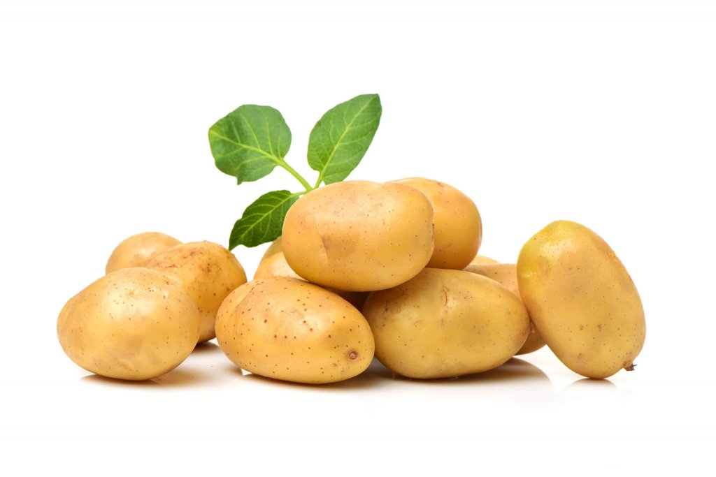 10 patates et de la verdure sur un fond blanc