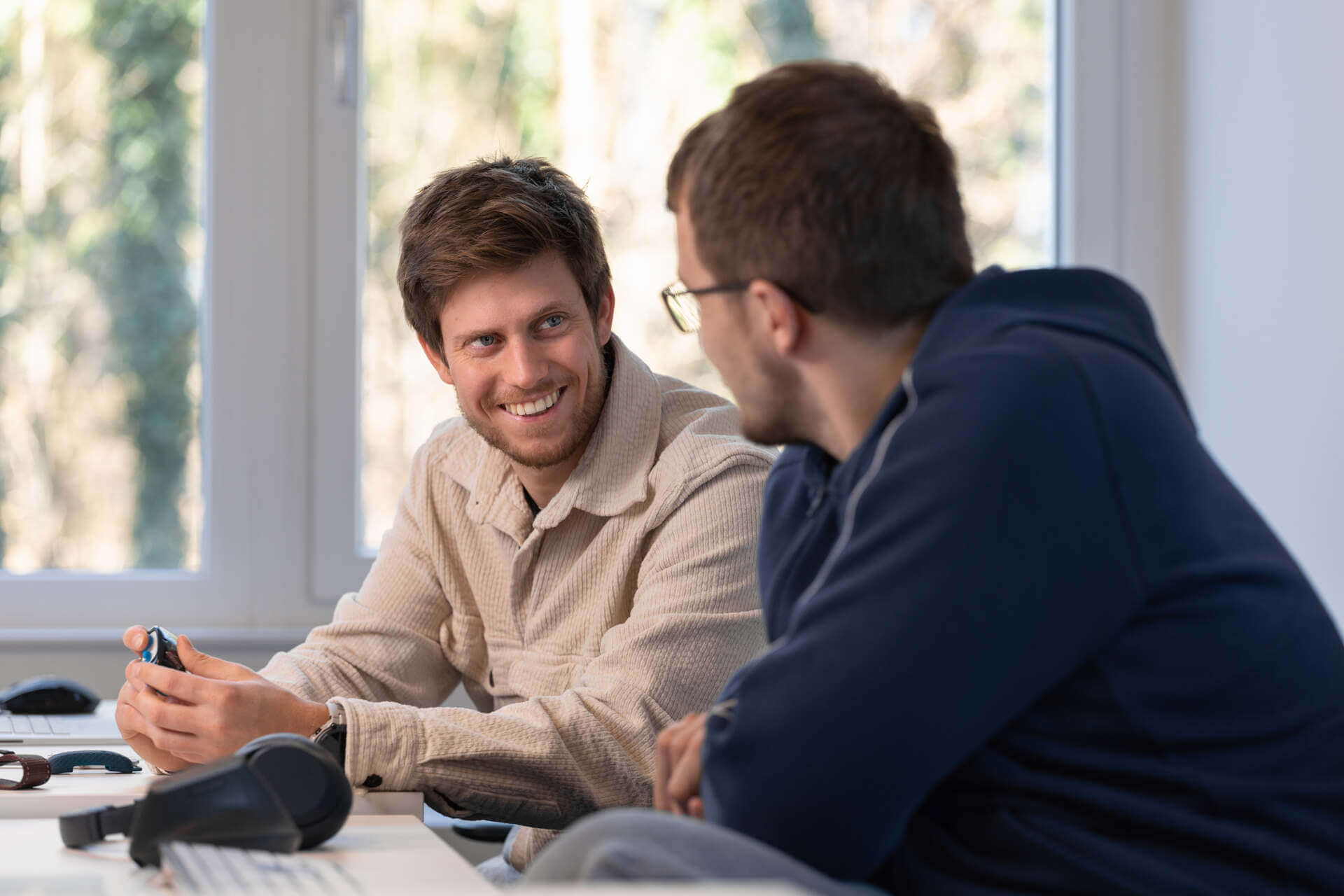 A pair of Tractive employees discussing at the office