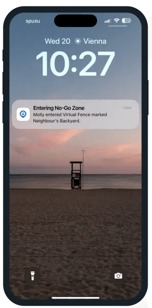 An escape alert from the Tractive mobile app on a smartphone