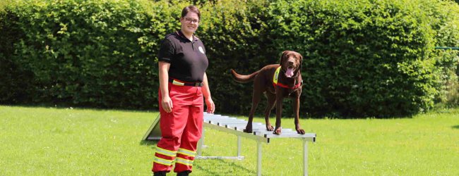 Sara Doblmair and her dog Bruno in training