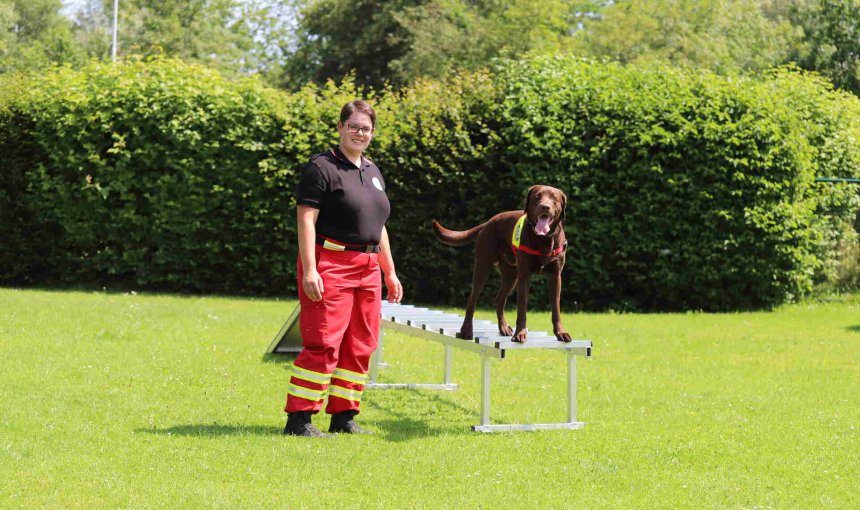 Sara Doblmair and her dog Bruno in training