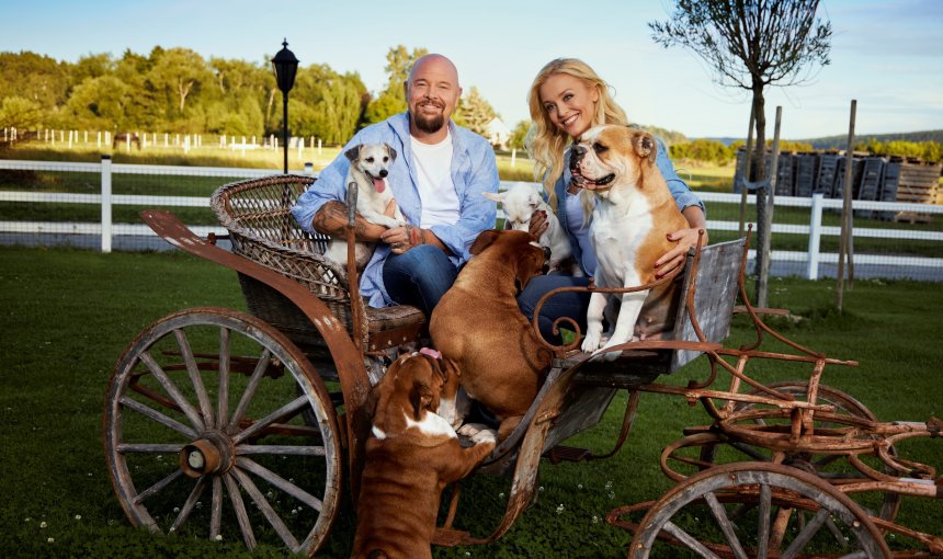 Anders and Johanna Lind Bage with their dogs