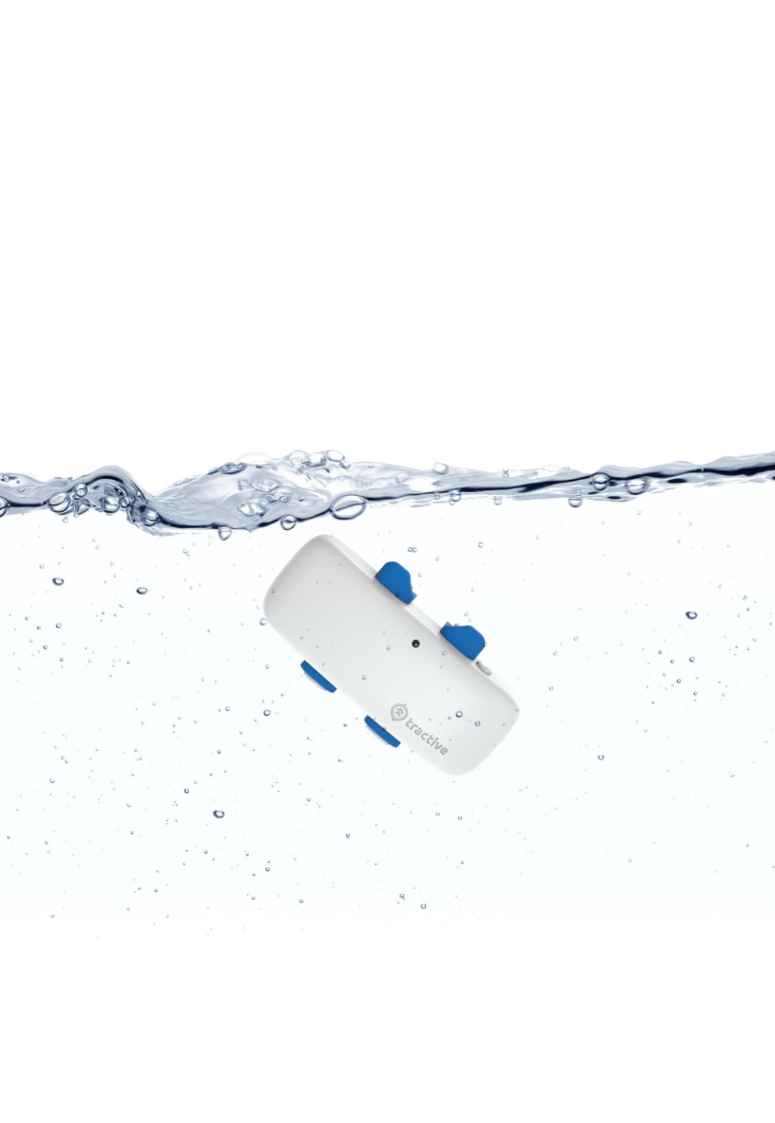 The Tractive GPS tracker under the water.